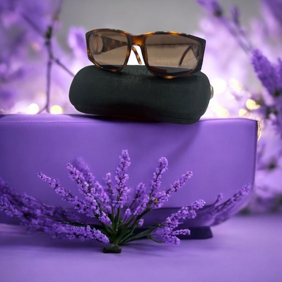 Authentic Beautiful CHANEL COCO MARK SUNGLASSES - Picture 1 of 9